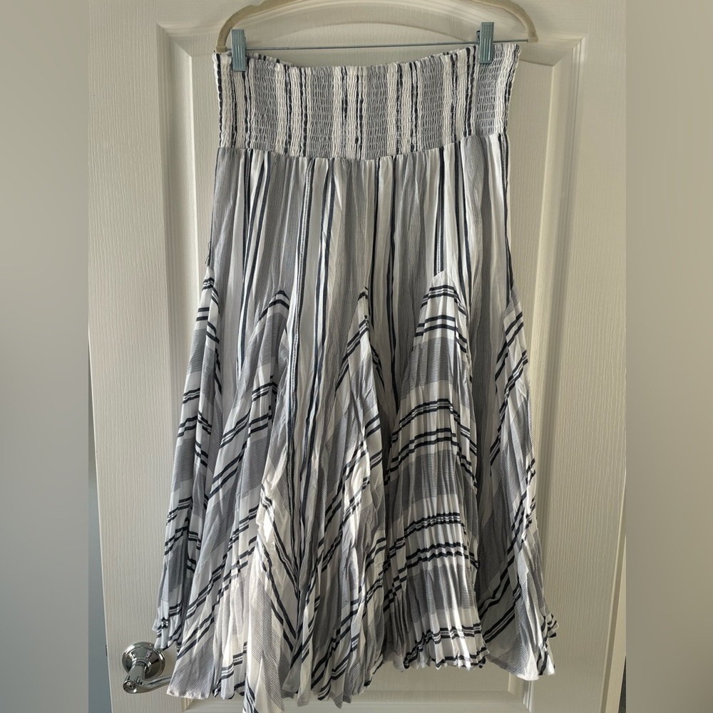 Chelsea and Theodore XL skirt